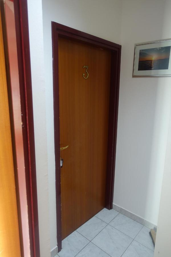 Apartments Galeb Rtina Bagian luar foto