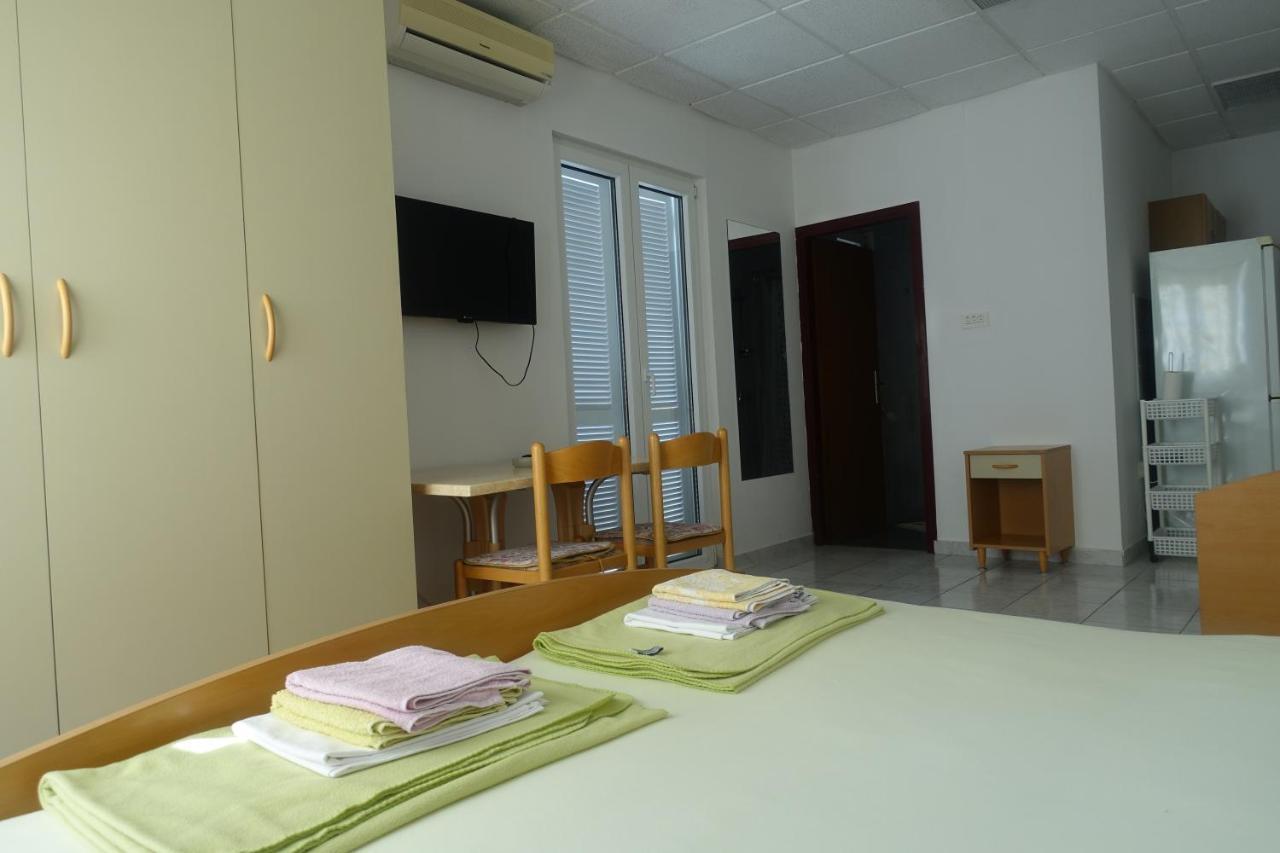 Apartments Galeb Rtina Bagian luar foto