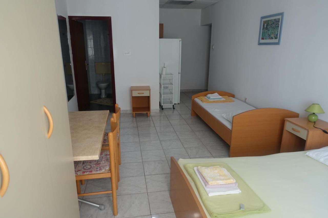 Apartments Galeb Rtina Bagian luar foto