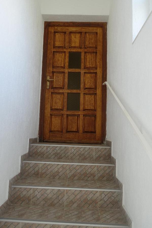 Apartments Galeb Rtina Bagian luar foto